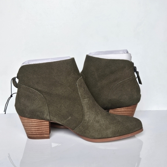 Violet & Red Cupid Booties Olive Green Boots Faux Leather Suede Stacked Heel NEW - Picture 5 of 6